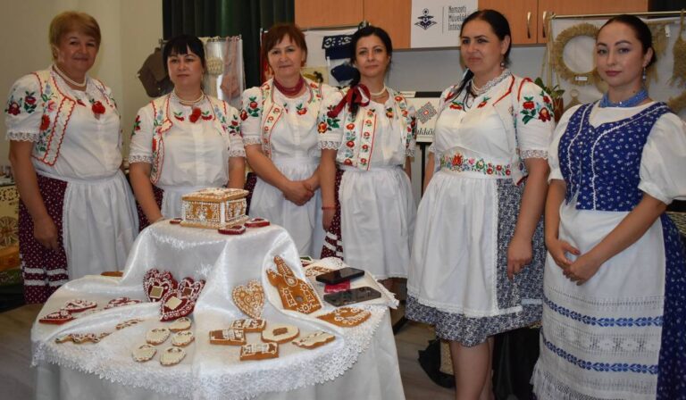 Свято спільнот — ТалантПалітра та виставка з нагоди Дня національної єдності