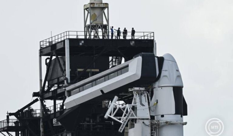 Elhalasztották a SpaceX űrrakéta kilövését