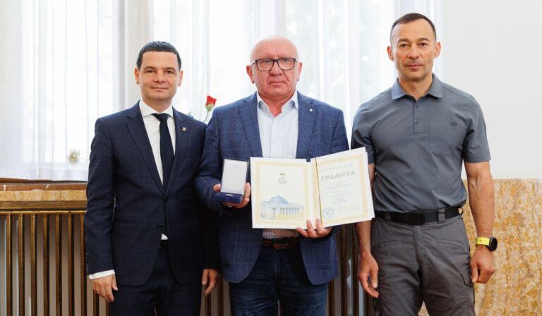 Kitüntették Rezes Károlyt, a Beregszászi Járási Tanács elnökét