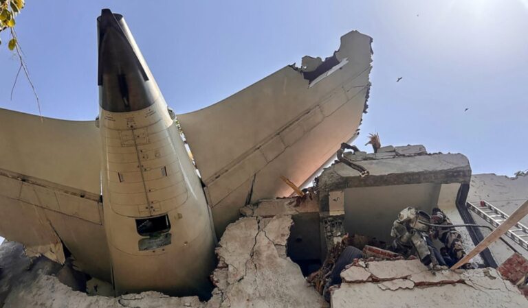 Egy túlélője van az indiai repülőgép-katasztrófának