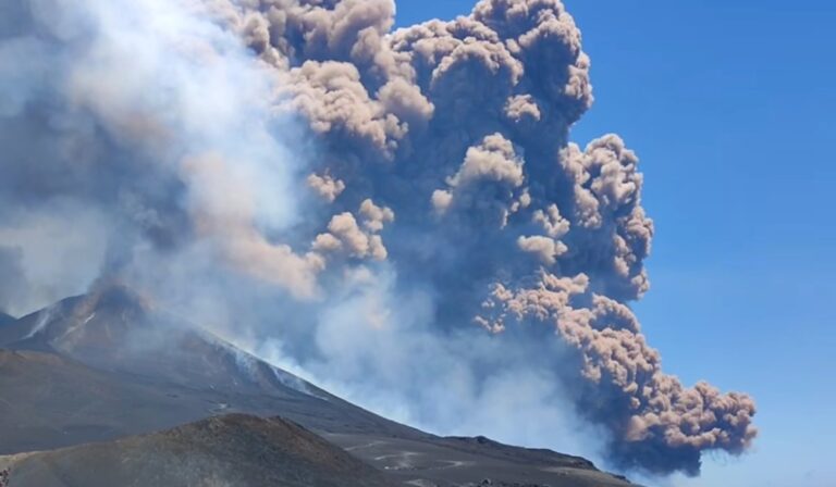 Kitört az Etna: vörös riasztás van érvényben Olaszországban