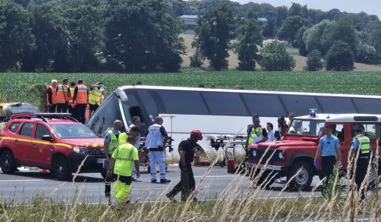 Ukránokat szállító busz szenvedett balesetet Franciaországban