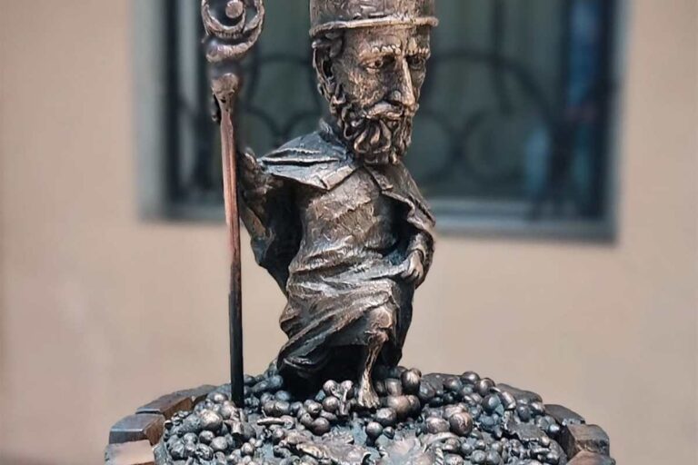 Újabb miniszoborral gazdagodott a megyeszékhely