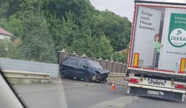 Két személyautó ütközött a Munkácsi járásban
