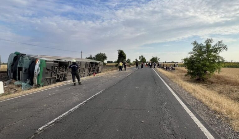 Ukrán gyerekeket szállító busz borult fel Magyarországon