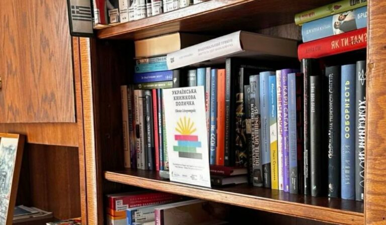 Ukrán könyvespolcot adtak át Miskolcon