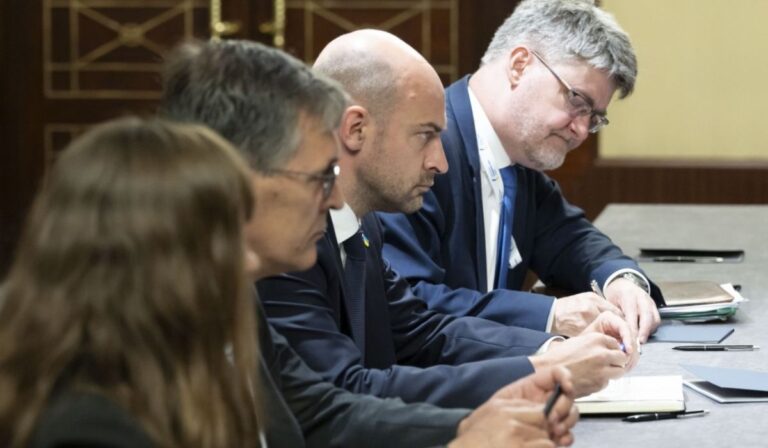 Kijev és Párizs 200 millió eurós újjáépítési alap létrehozásáról állapodott meg