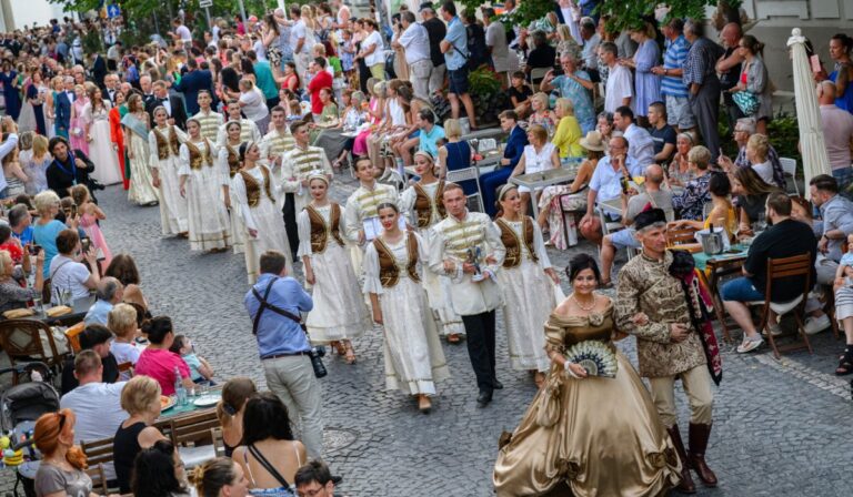 Ma rendezik a 200. balatonfüredi Anna-bált