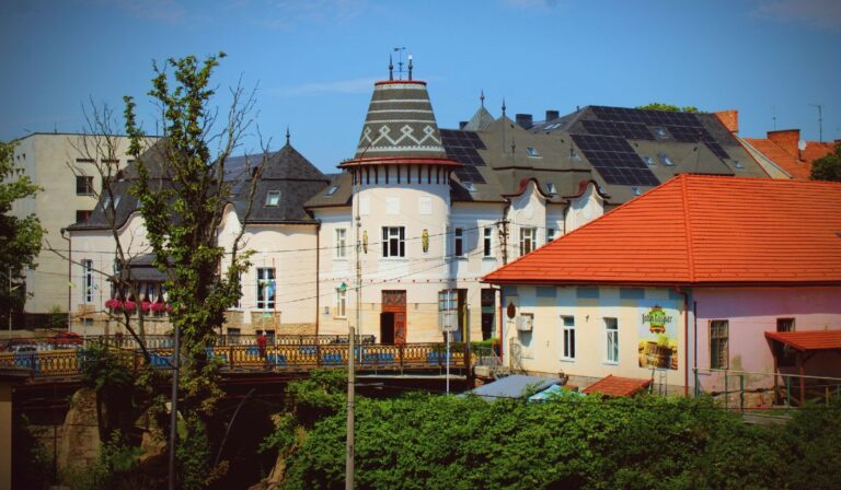 Arany Páva