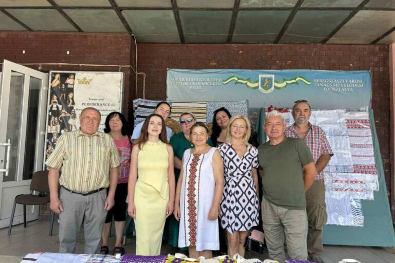 Jótékonysági kiállítás Beregszászban a katonák támogatására