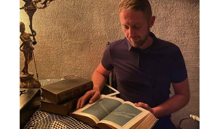 Mesterségem címere: régiségkereskedő