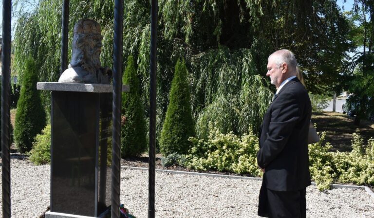 Honoring King Saint Stephen in Mezőkaszony