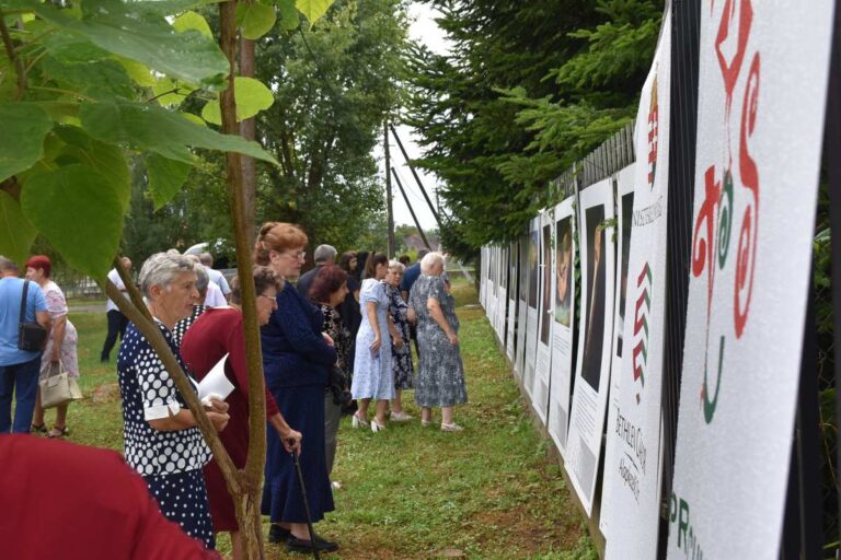 Templombúcsúval egybekötött kiállításmegnyitó Kisgejőcön
