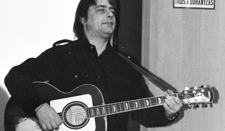 Dinnyés József