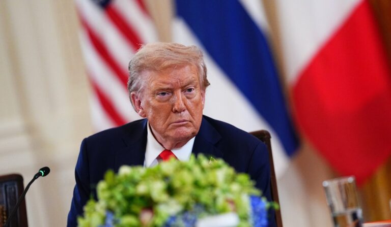 Trump szerint az ünnepek ellenére is foglalkozni kell Ukrajnával