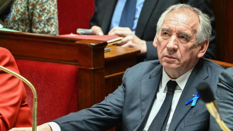 Megbukott a francia kormány