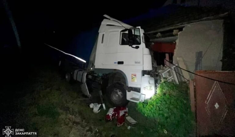 Lakóháznak ütközött egy kamion a Munkácsi járásban