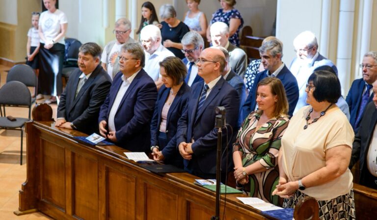 Közös Kárpátaljai tanévnyitó Munkácson
