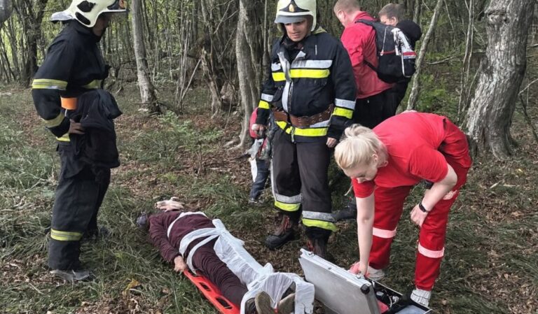 Tíz méter magasból zuhant le egy gombázó az Ungvári járásban