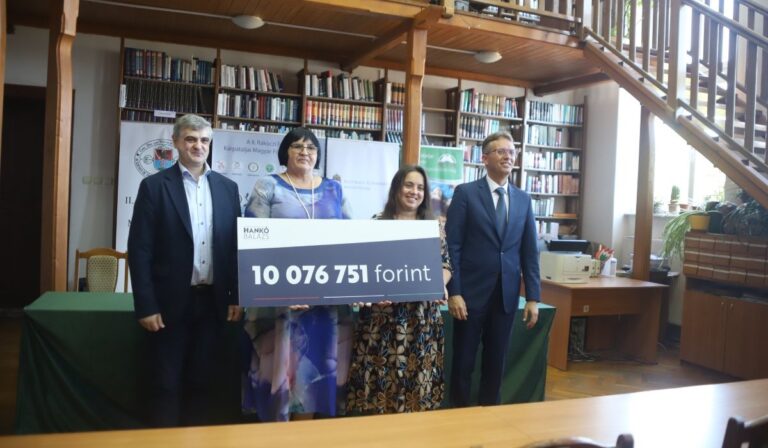 Adományátadó a kárpátaljai magyar oktatás támogatásáért