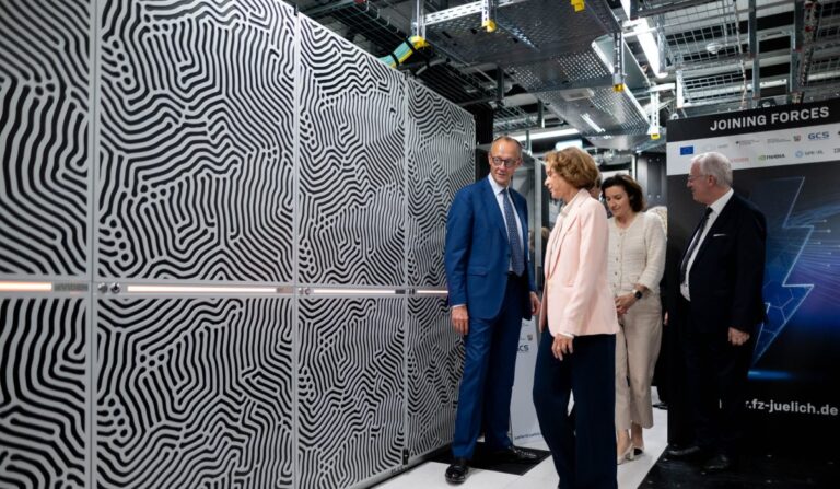 Európa leggyorsabb számítógépét avatták fel Németországban