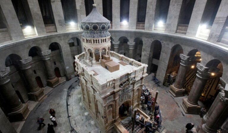 A kereszténység legszentebb templomát 1690 éve szentelték fel Jeruzsálemben