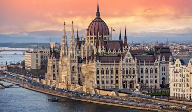 Segélyhívón a Parlament felrobbantásával fenyegetőzött egy budapesti férfi