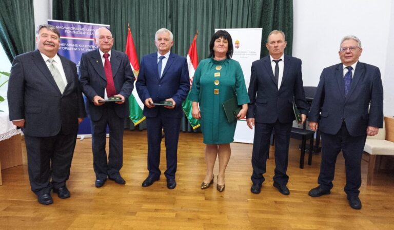 Magyar állami kitüntetéseket adtak át a Perényi Kultúrkúriában