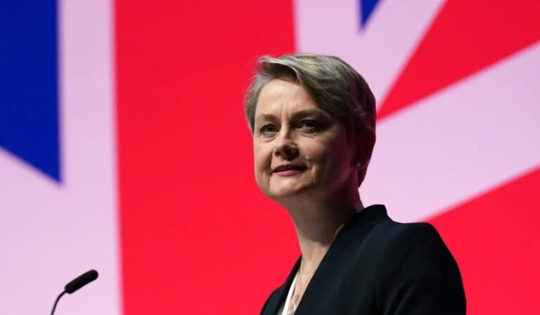 Cooper: erősebb gazdasági nyomást kell gyakorolni Oroszországra