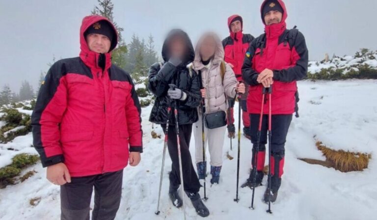 Zord időjárás miatt hívták a hegyimentőket a Hoverlára