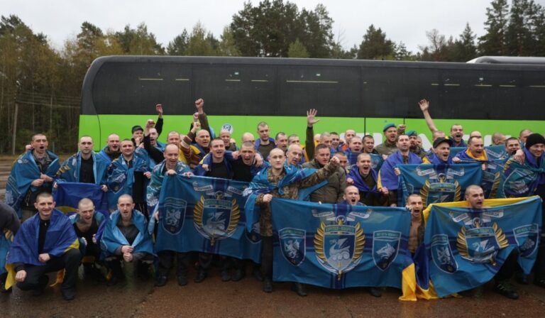 B Україну повернулися 185 військових і 20 цивільних