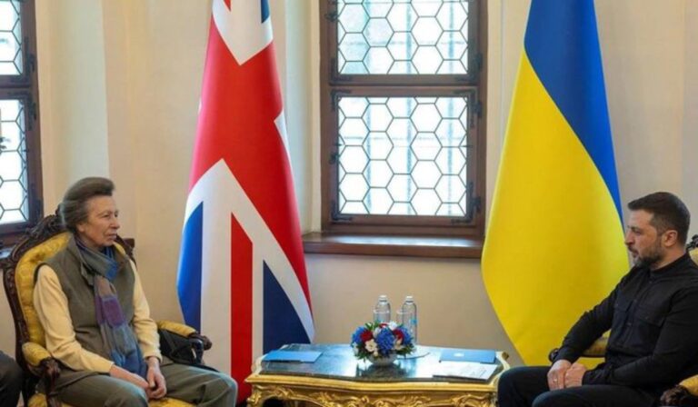 Ukrajnába látogatott Anna hercegnő, a brit uralkodó testvére