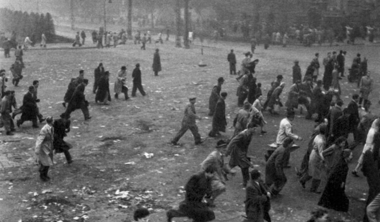 Válogatás nélkül ölték az embereket 1956. október 25-én