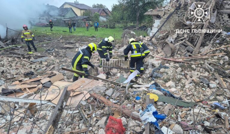 Négy halálos áldozata van a lembergi légitámadásnak