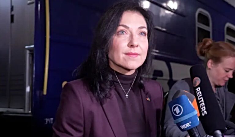 A német gazdasági miniszter Kijevbe érkezett