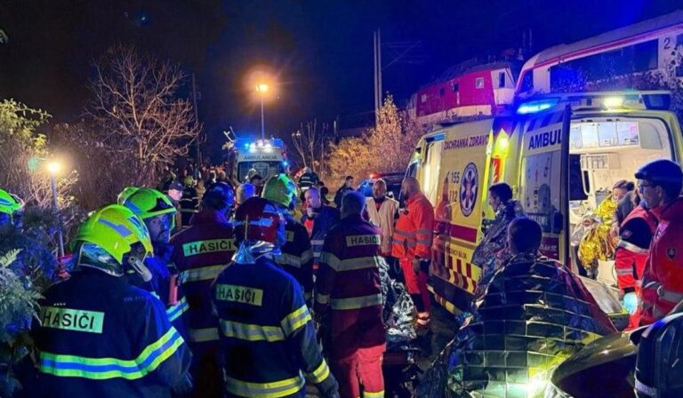 Összeütközött két személyvonat Szlovákiában