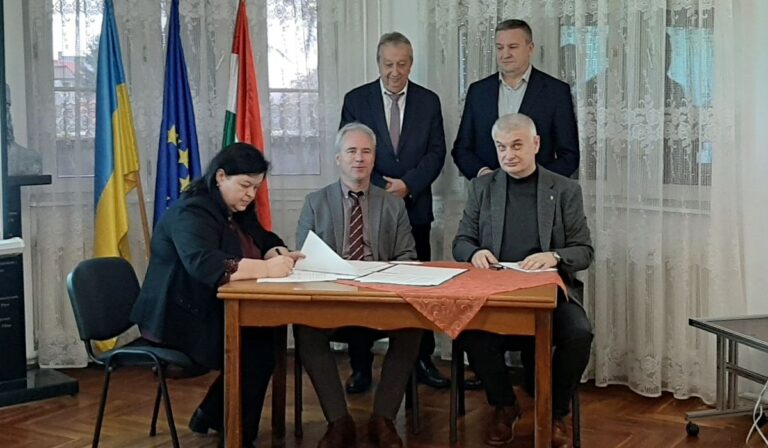 A magyar tudományos kapcsolatok erősödése: szerződéskötés és konferencia Ungváron
