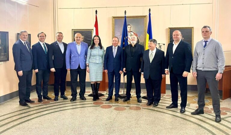 Tiszteletbeli magyar konzulátus nyílt Csernyivciben