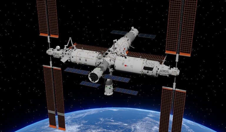 Három asztronauta megmentésére indít űrmissziót Kína