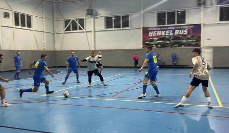 Futsal: magabiztosan vezet a Rákóczi-egyetem csapata