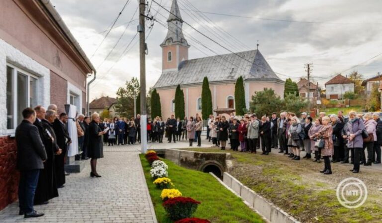 A holokauszt helyi áldozatainak tiszteletére avattak emlékhelyet Zápszonyban