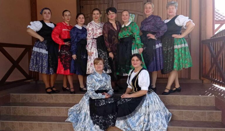 Felhangolva: A csapi Kökény néptáncegyüttes