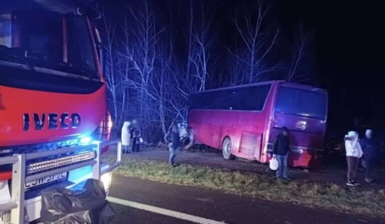 Ukránokat szállító busz szenvedett balesetet Lengyelországban
