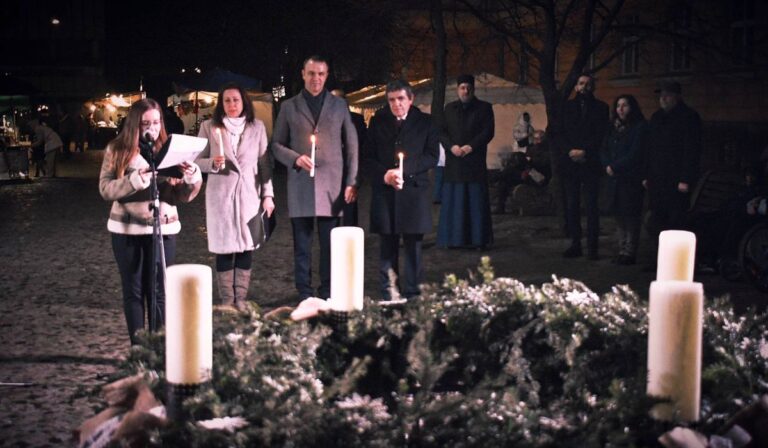 У центрі Берегова запалало полум’я віри