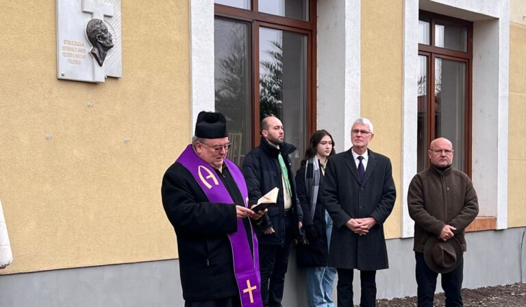 Esterházy János-emléktáblát avattak Beregszászban