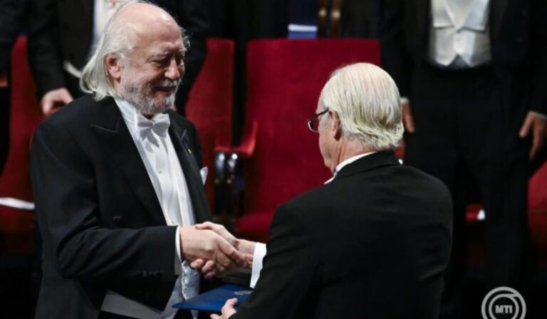 Krasznahorkai László átvette az irodalmi Nobel-díjat