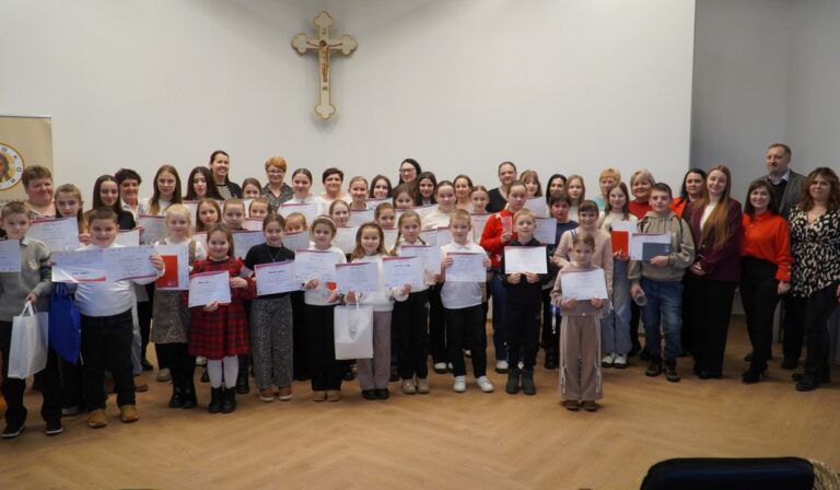 Szépírásversenyt rendeztek Beregszászban