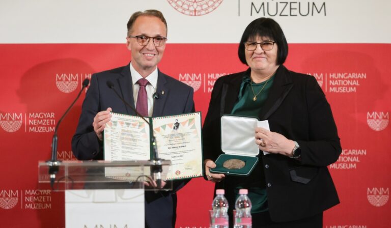 Vasvári-díjjal jutalmazták dr. Orosz Ildikót
