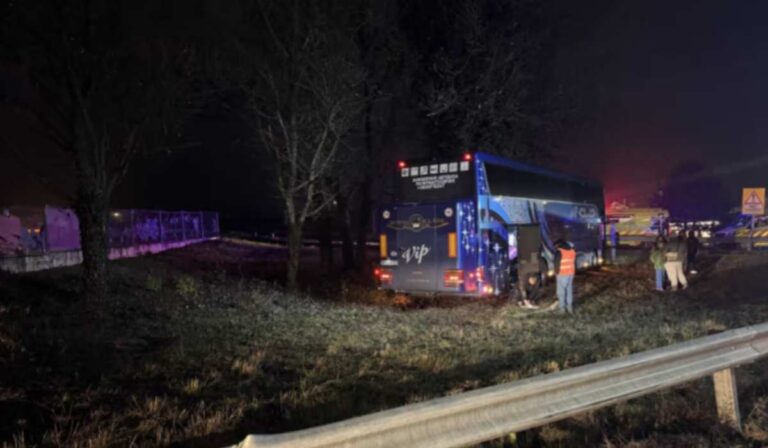 Ukrán turistákat szállító busz szenvedett balesetet Magyarországon