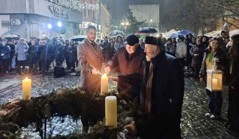 Meggyújtották advent harmadik gyertyáját is Beregszászban
